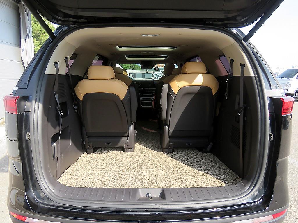 KIA Carnival - Vista 5