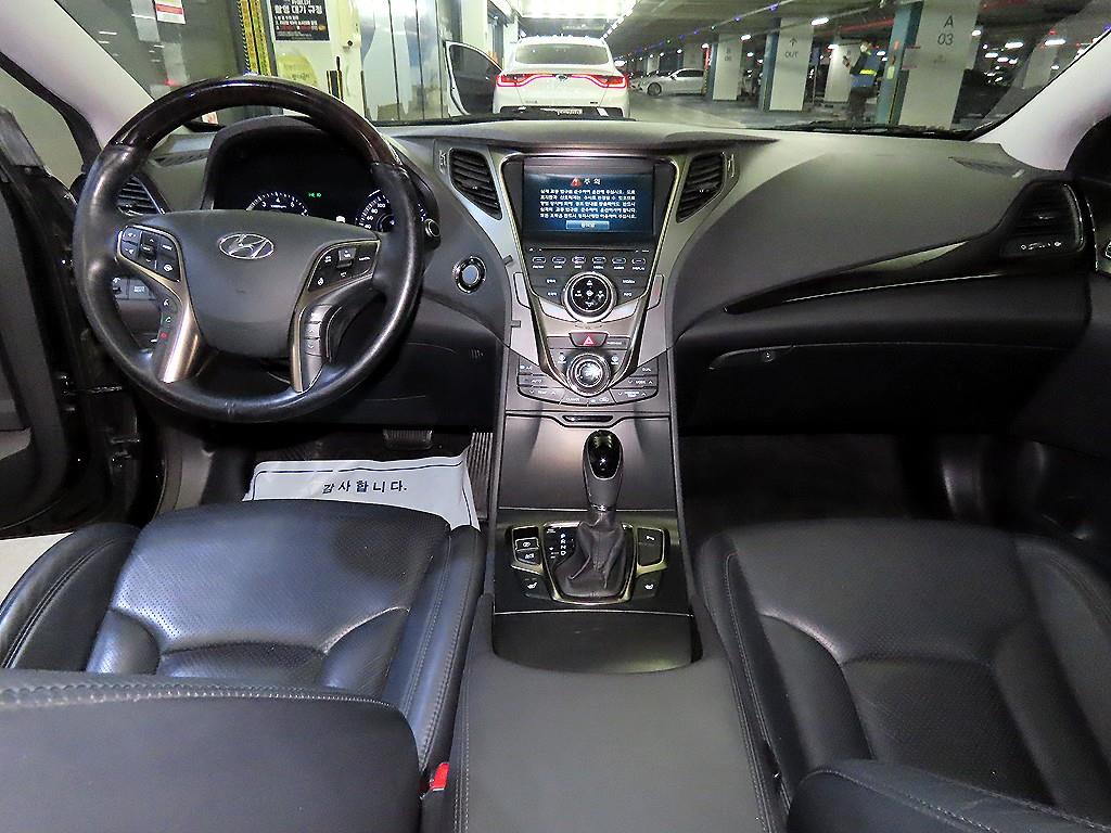 HYUNDAI Grandeur - Vista 10