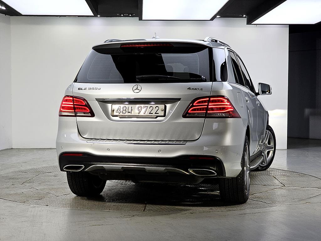 Mercedes Benz GLE Class - Vista 3