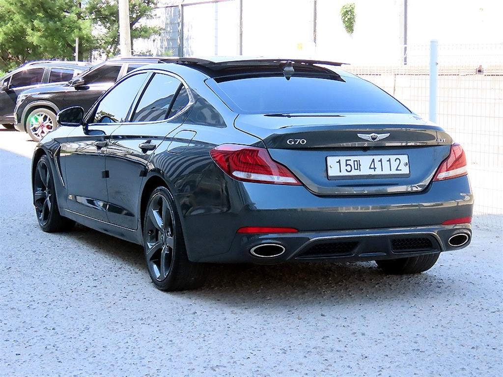 Genesis G70 - Vista 3