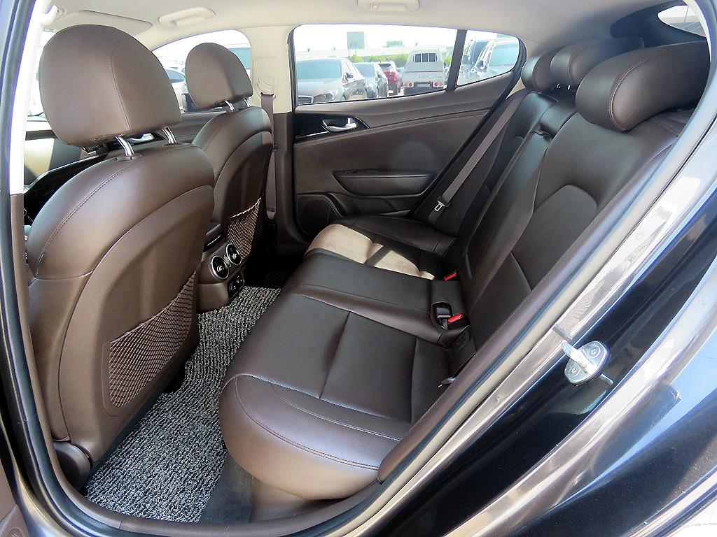 KIA Stinger - Vista 9