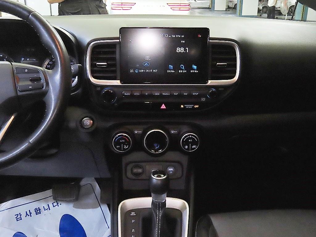 HYUNDAI Venue - Vista 11