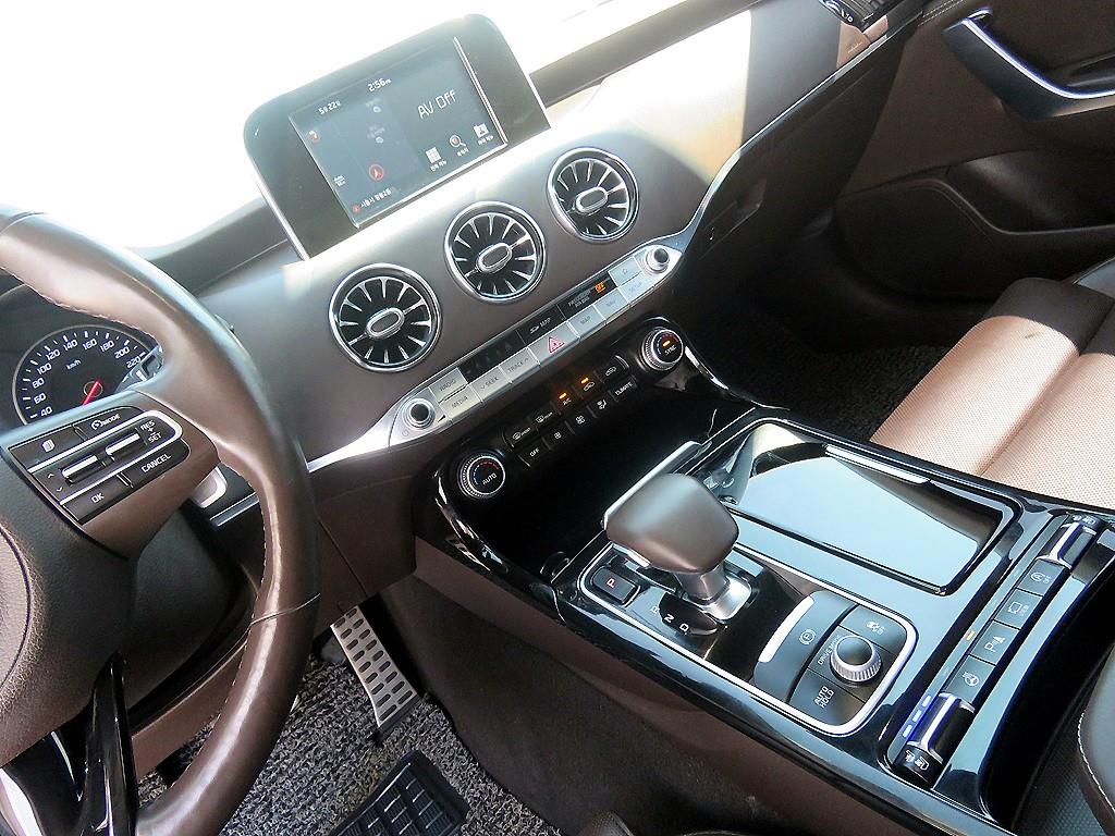 KIA Stinger - Vista 12
