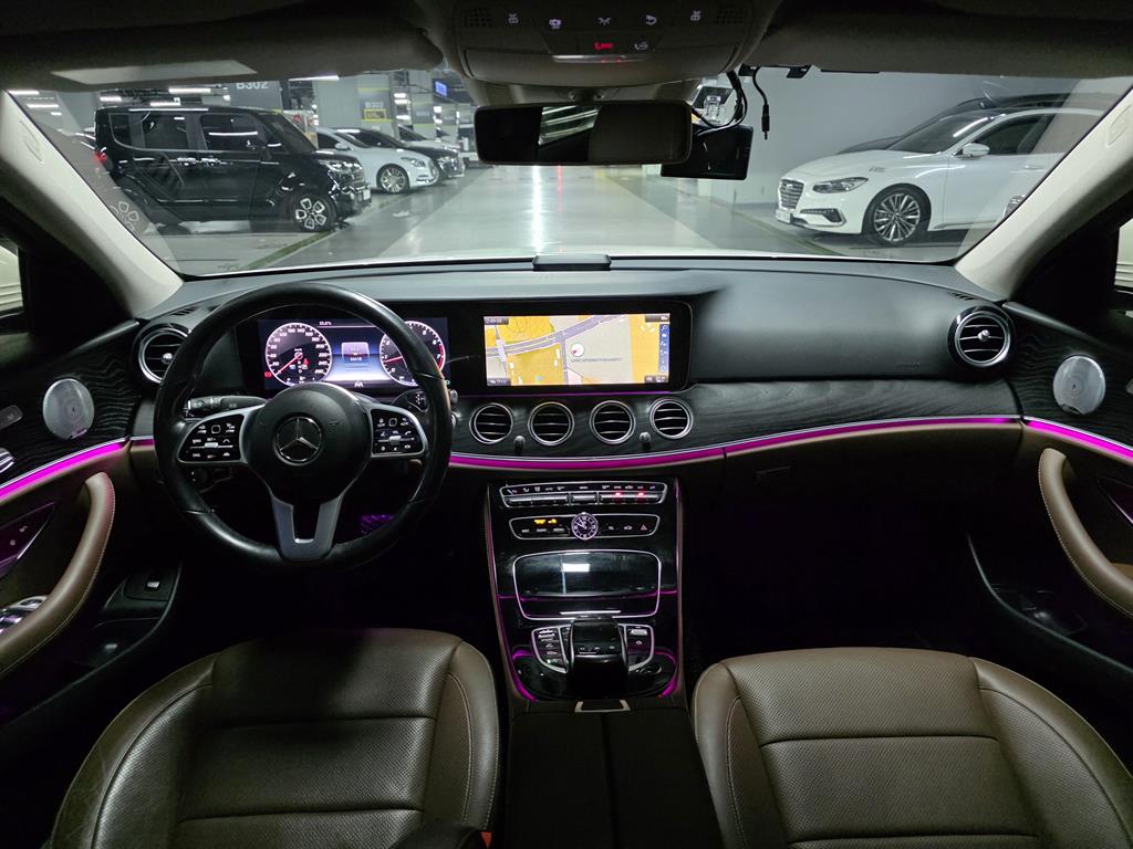 Mercedes Benz E class - Vista 5