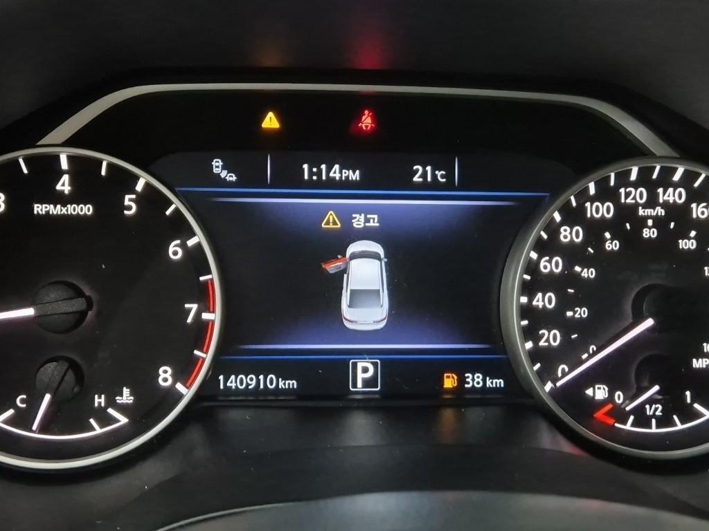 Nissan Maxima - Vista 6