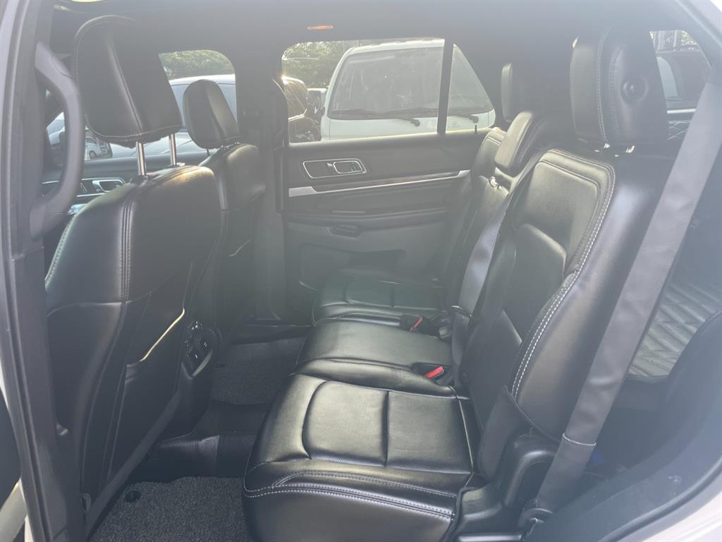 Ford Explorer - Vista 8
