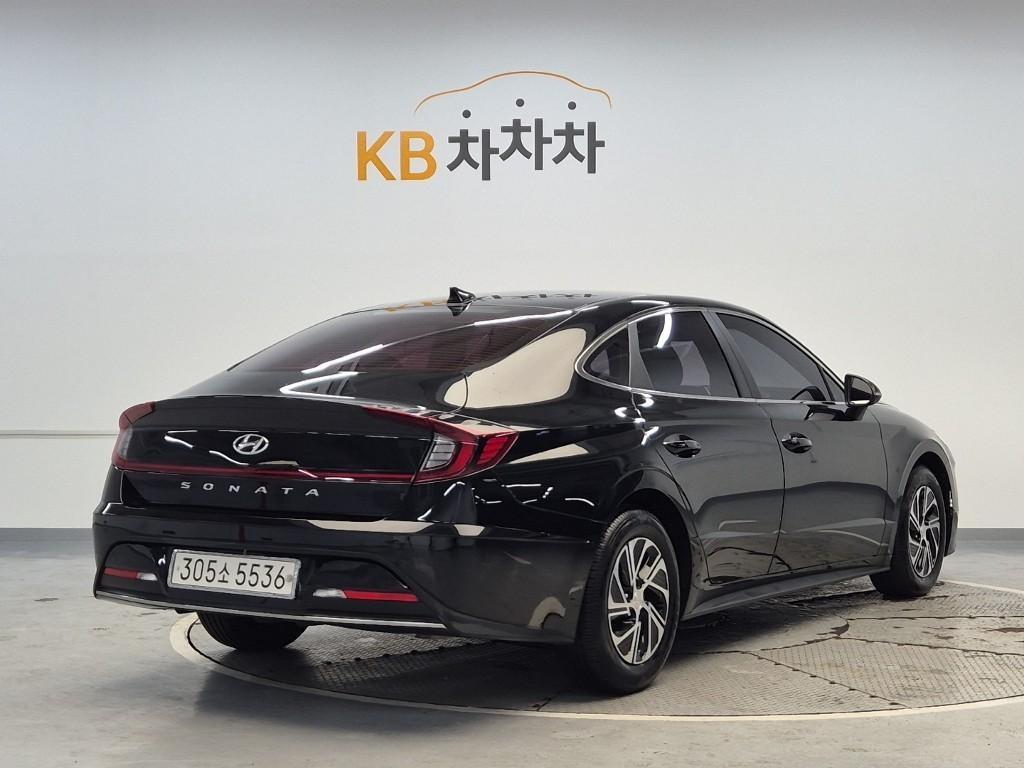 HYUNDAI Sonata - Vista 3