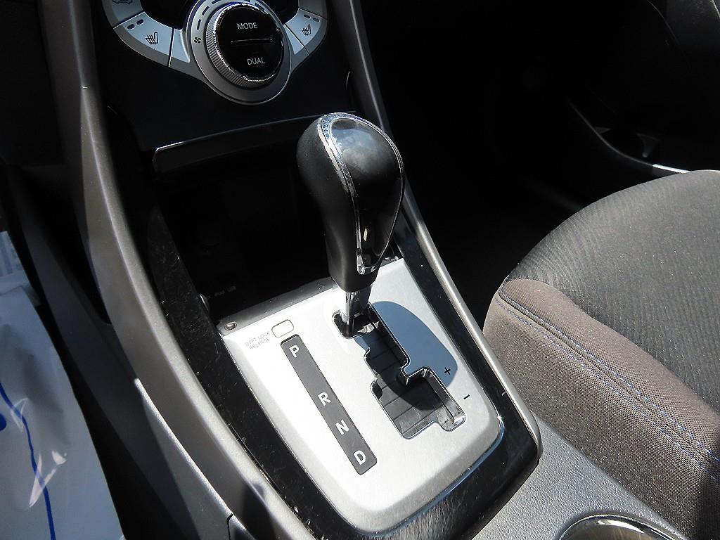 HYUNDAI Avante - Vista 11
