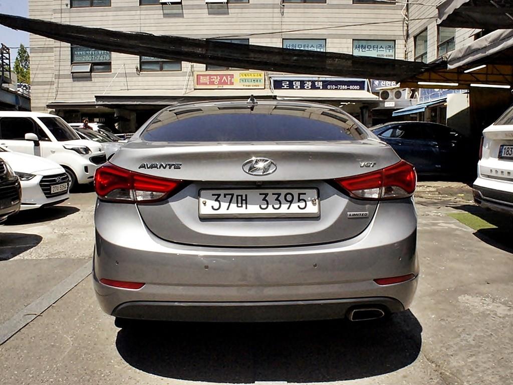 HYUNDAI Avante - Vista 5