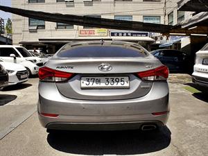 HYUNDAI Avante - Vista 6