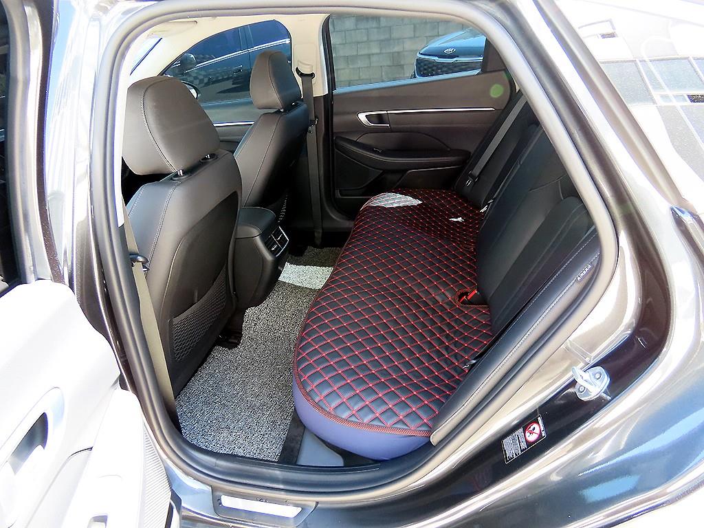 HYUNDAI Sonata - Vista 6