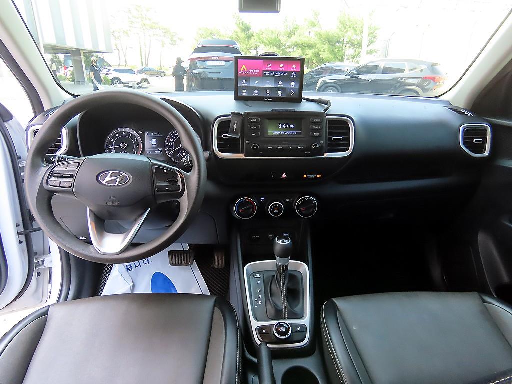 HYUNDAI Venue - Vista 7