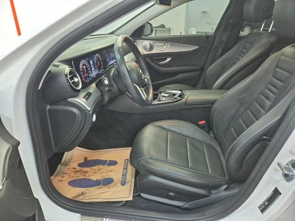 Mercedes Benz E class - Vista 11