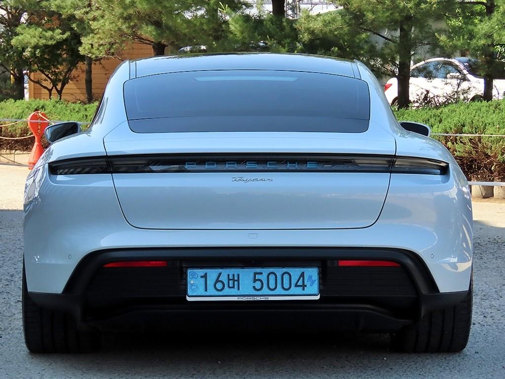 Porsche Taycan - Vista 4