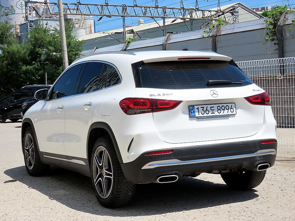 Mercedes Benz GLA Class - Vista 3