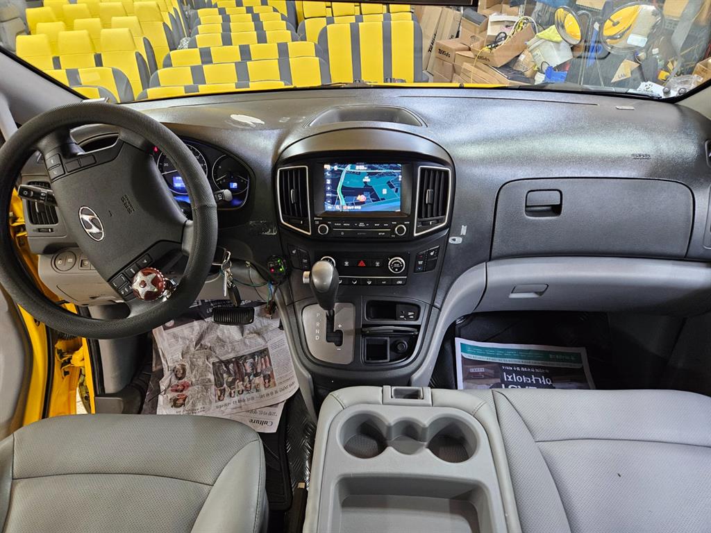 HYUNDAI Starex - Vista 9