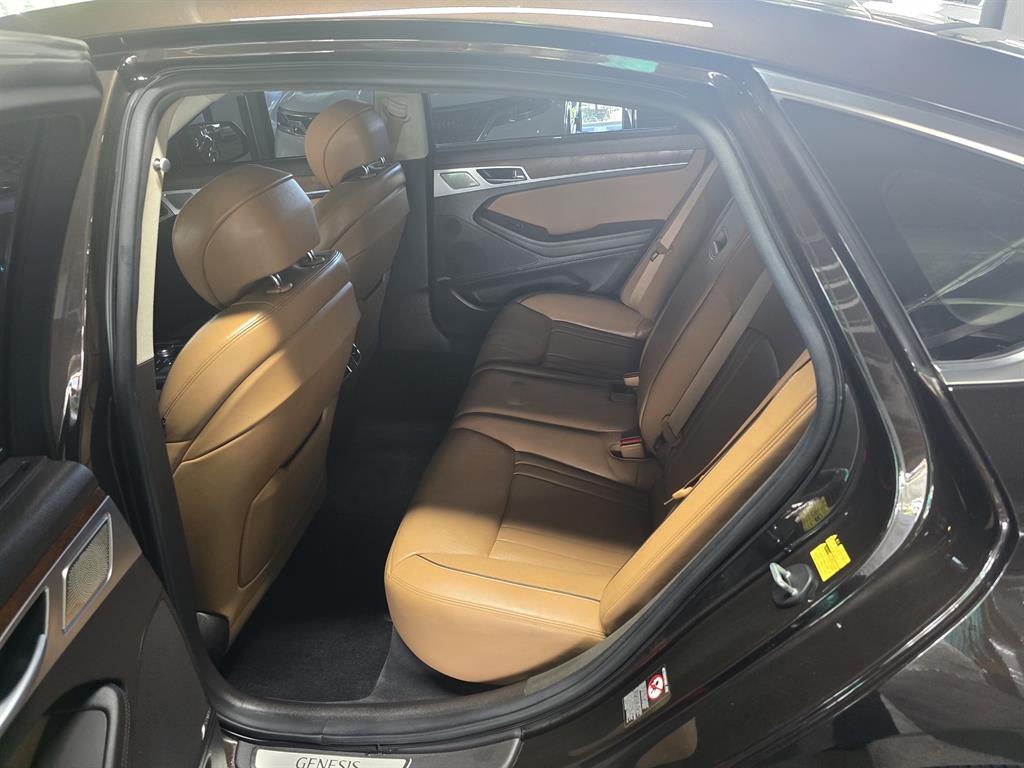 Genesis G80 - Vista 9
