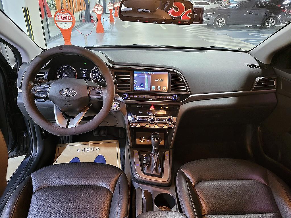 HYUNDAI Avante - Vista 6