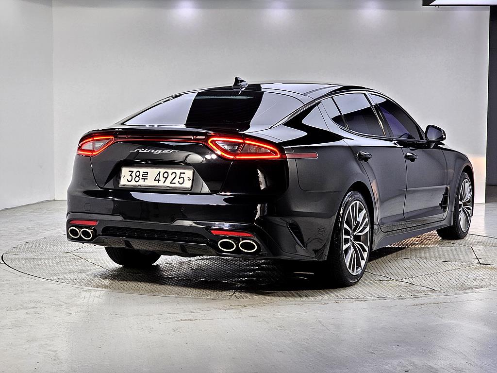 KIA Stinger - Vista 4