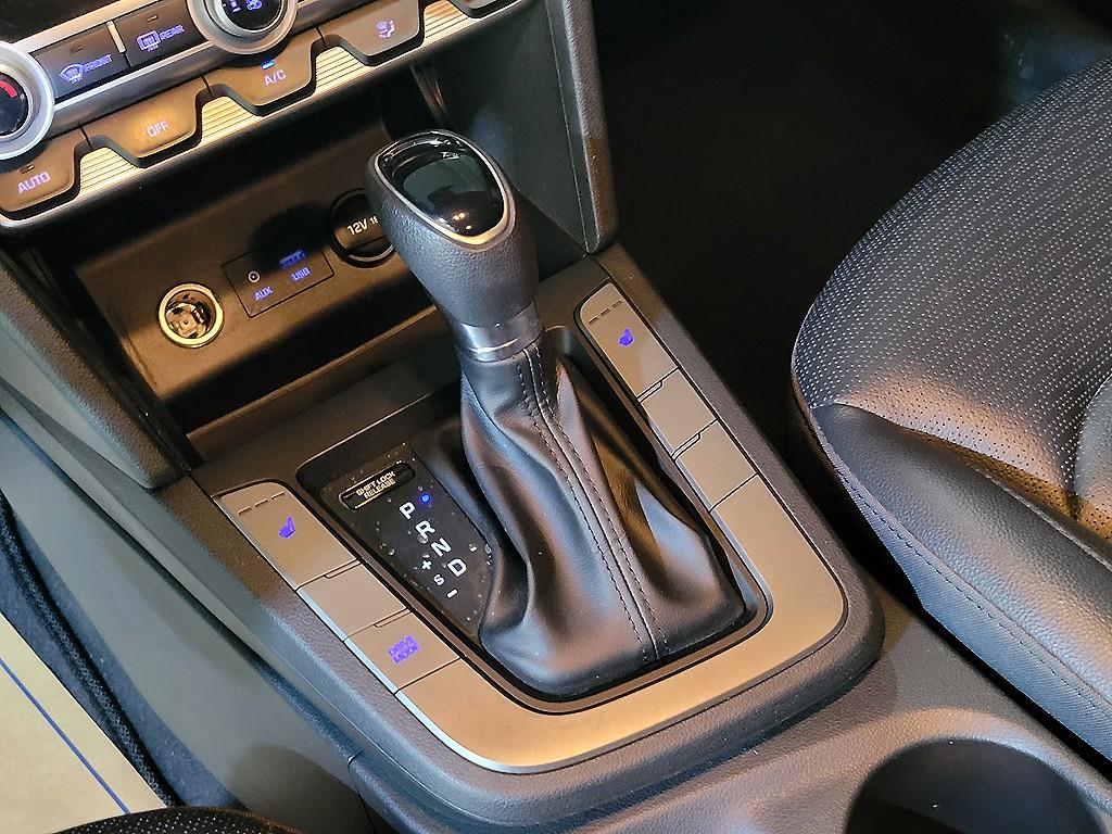 HYUNDAI Avante - Vista 12