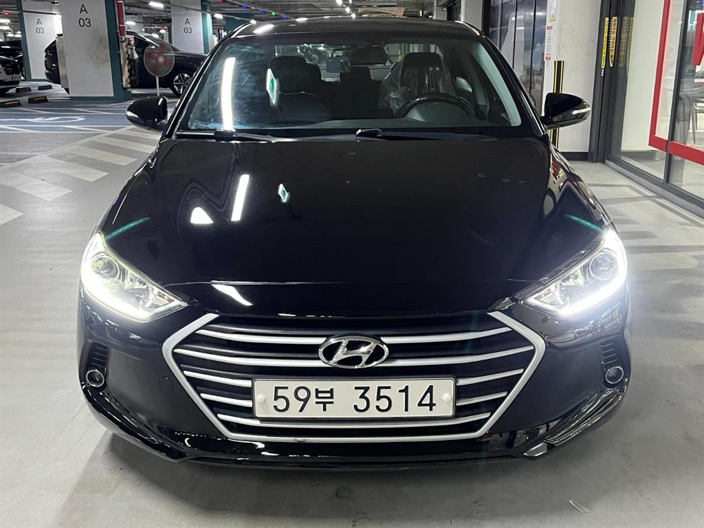 HYUNDAI Avante - Vista 2