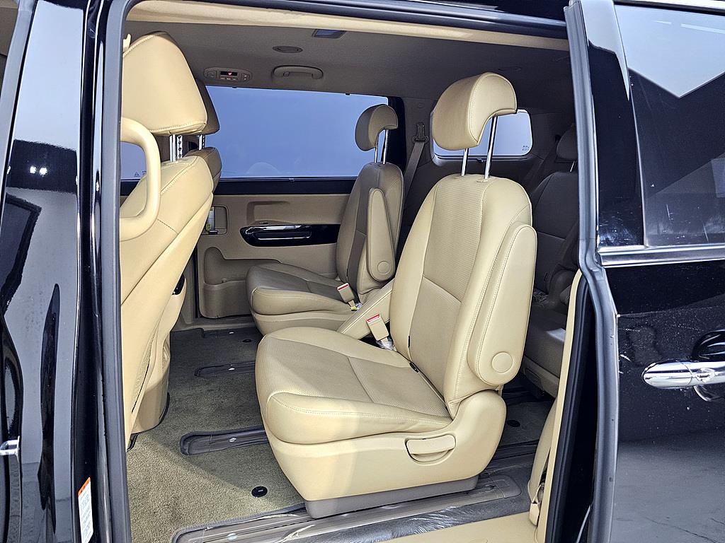 KIA Carnival - Vista 9