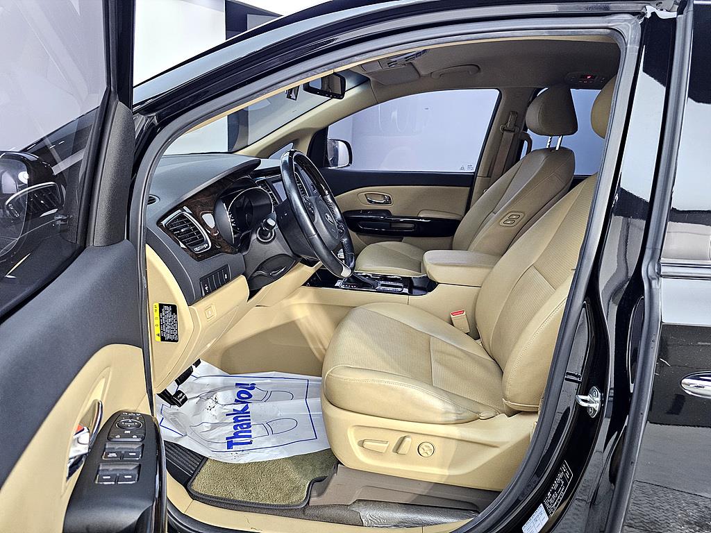 KIA Carnival - Vista 8