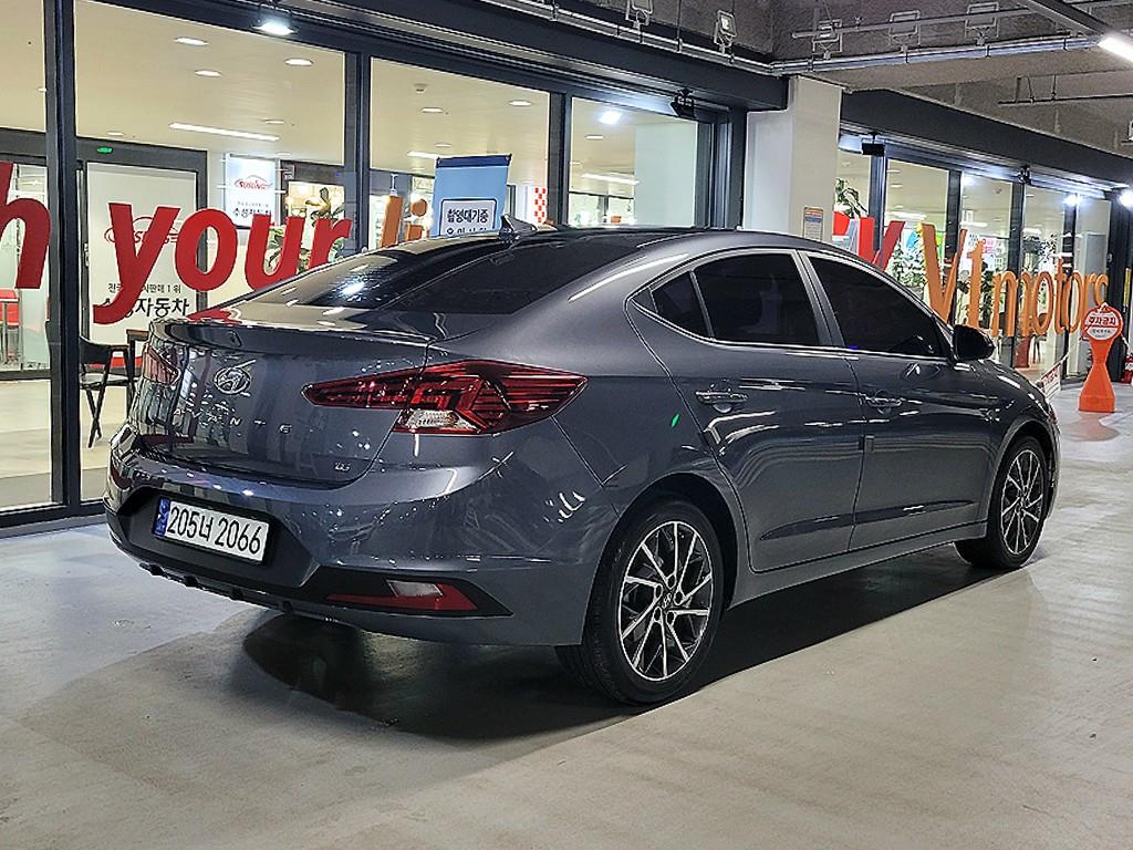 HYUNDAI Avante - Vista 4