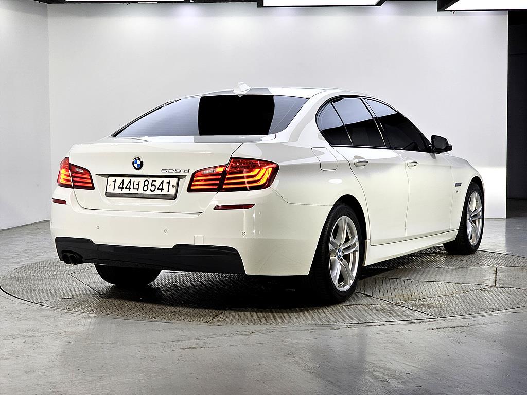 BMW 5 Series - Vista 4