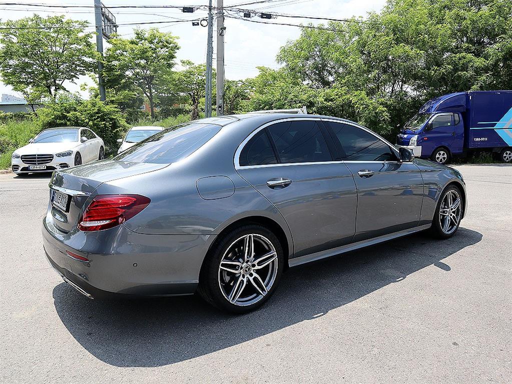 Mercedes Benz E class - Vista 7