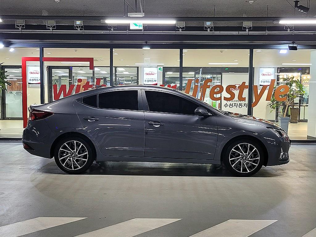 HYUNDAI Avante - Vista 3