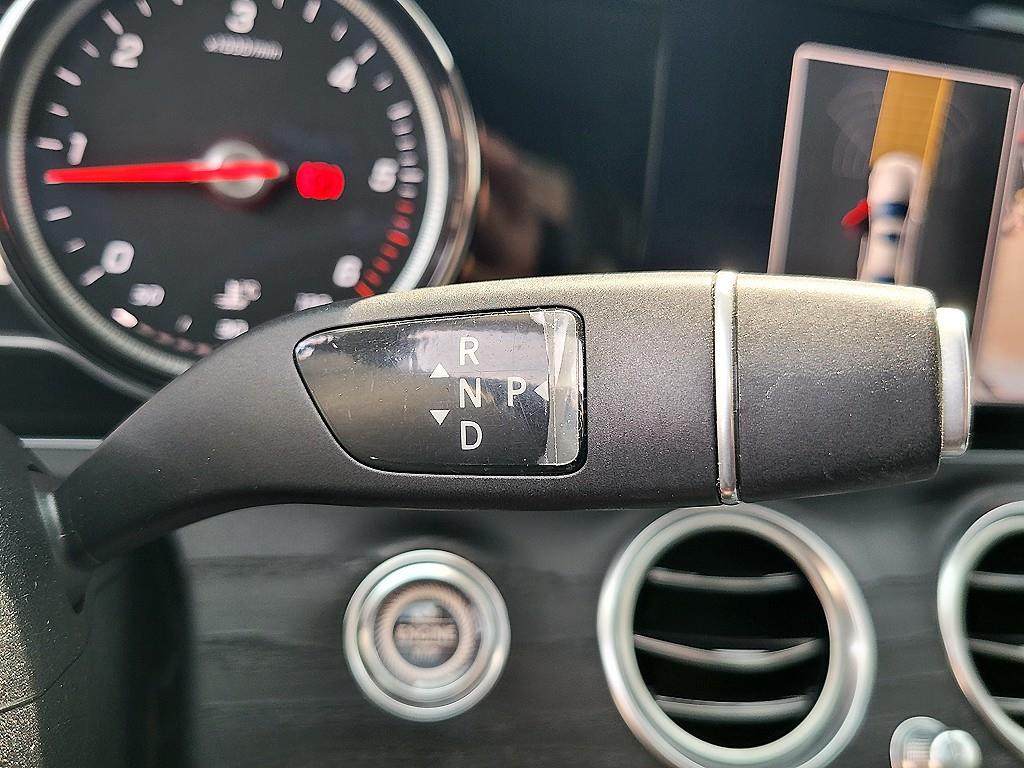 Mercedes Benz E class - Vista 11
