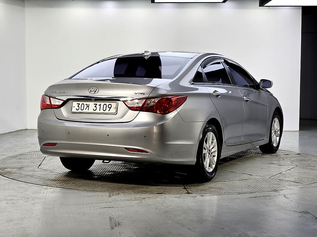 HYUNDAI Sonata - Vista 4
