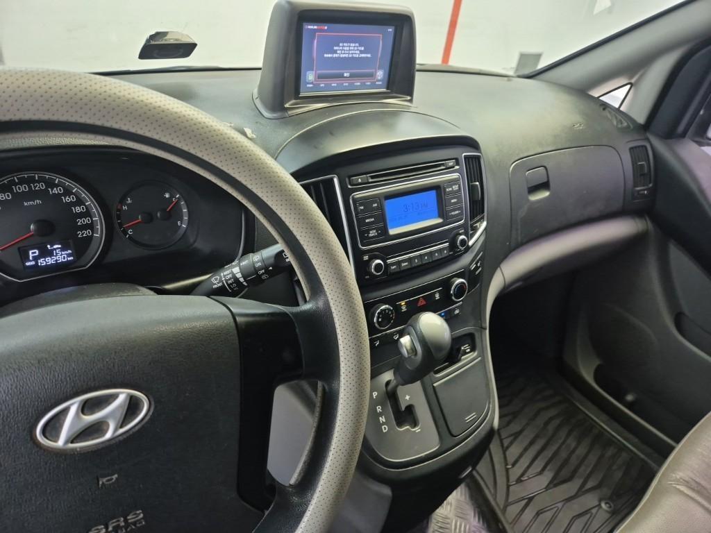 HYUNDAI Starex - Vista 10