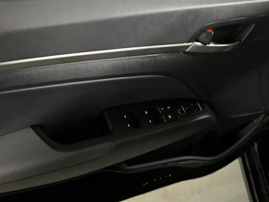 HYUNDAI Avante - Vista 12