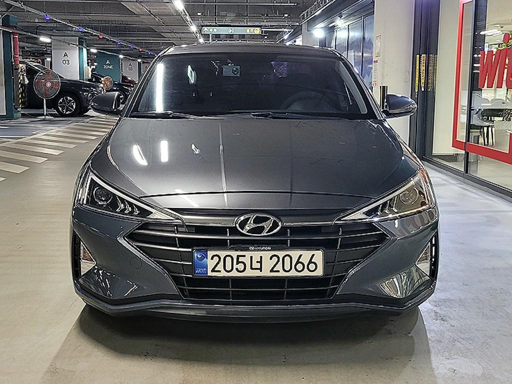 HYUNDAI Avante - Vista 2