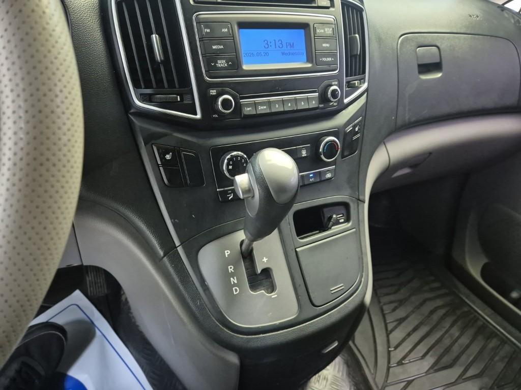 HYUNDAI Starex - Vista 8