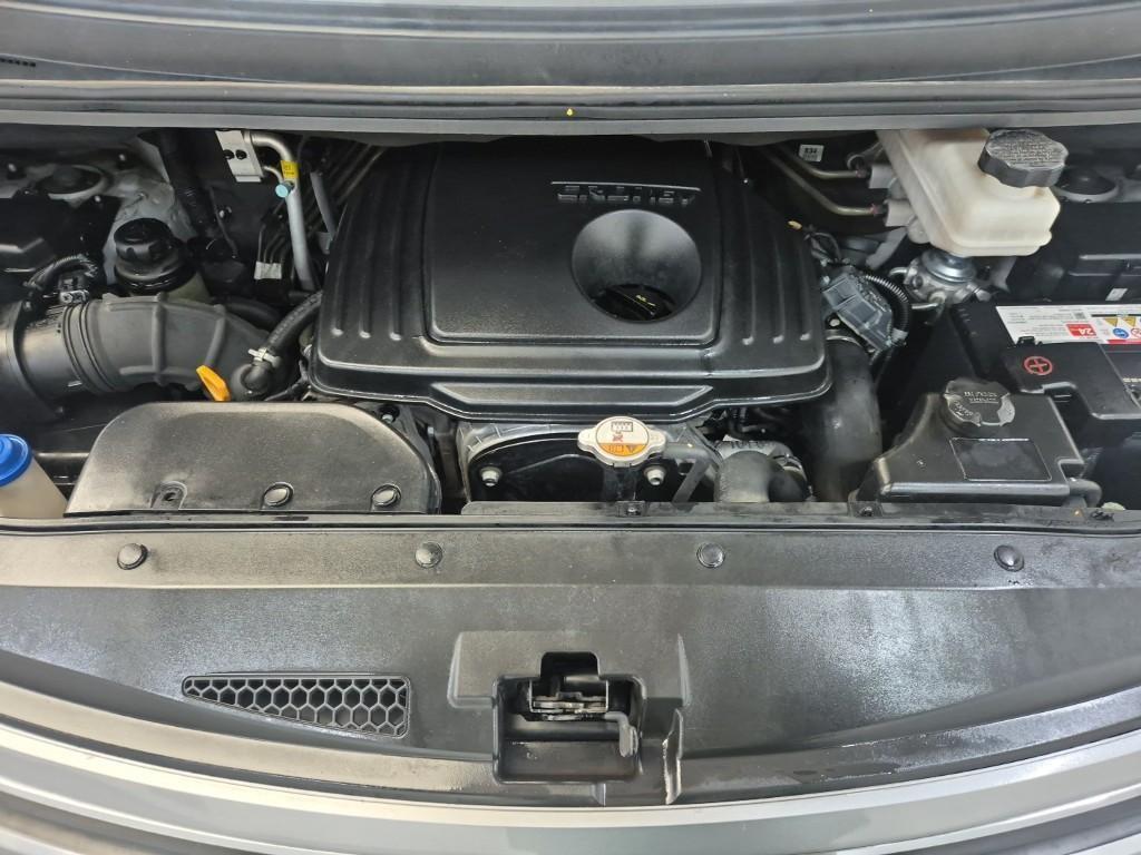 HYUNDAI Starex - Vista 5