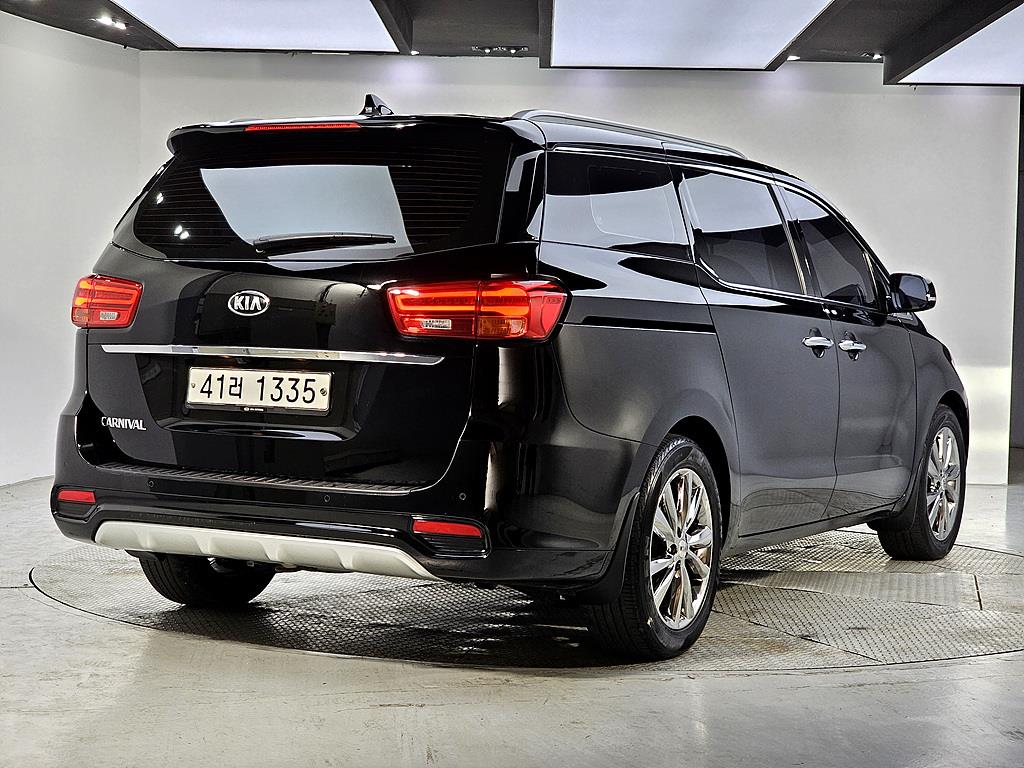 KIA Carnival - Vista 4