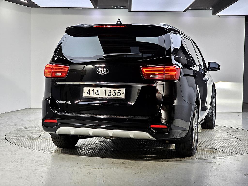 KIA Carnival - Vista 3