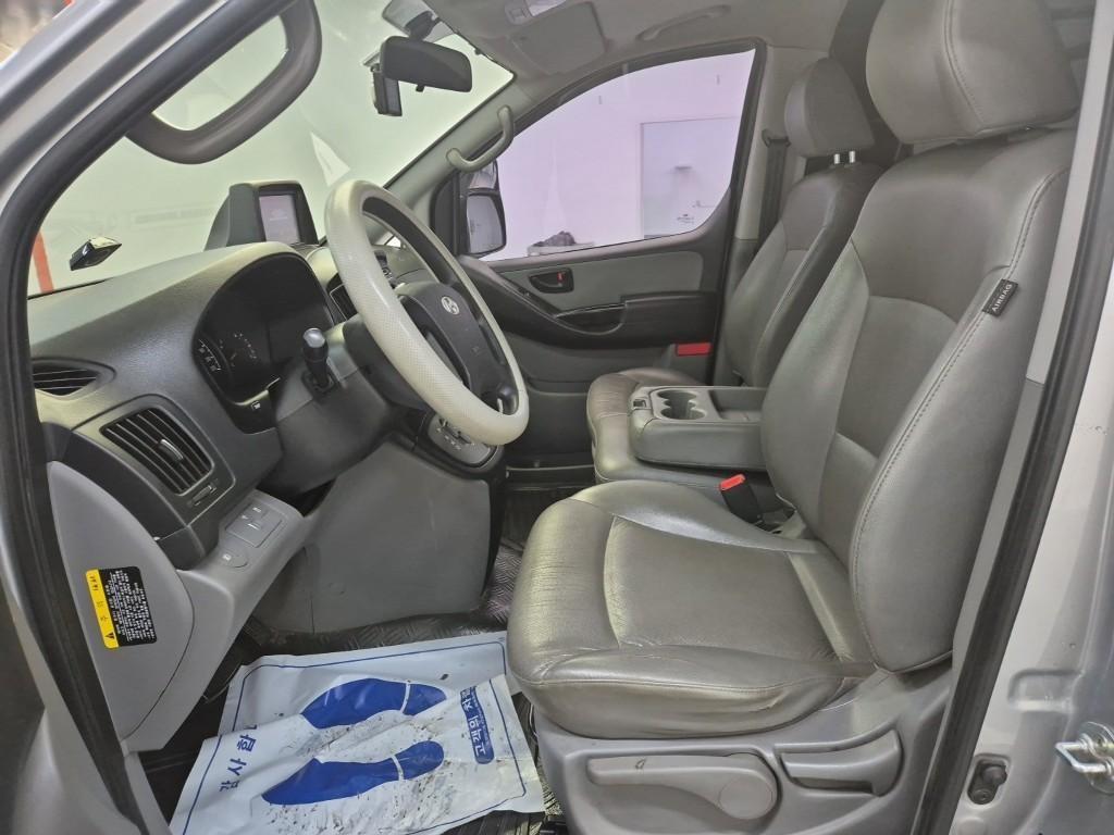 HYUNDAI Starex - Vista 11