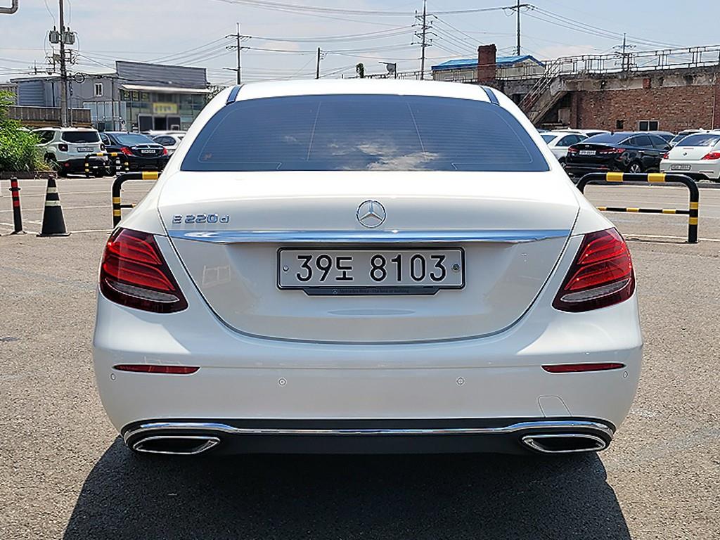 Mercedes Benz E class - Vista 3