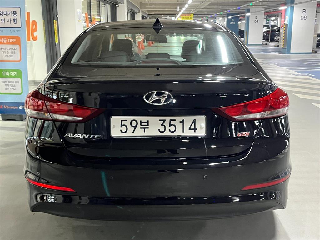 HYUNDAI Avante - Vista 5