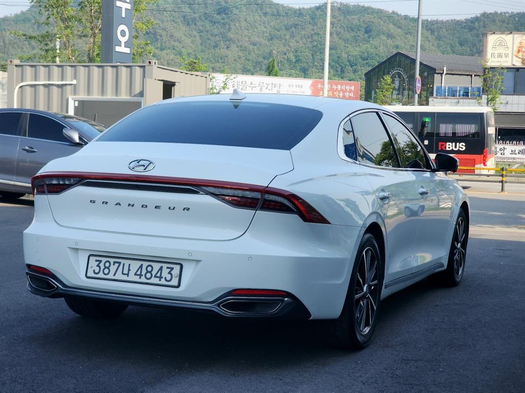 HYUNDAI Grandeur - Vista 5