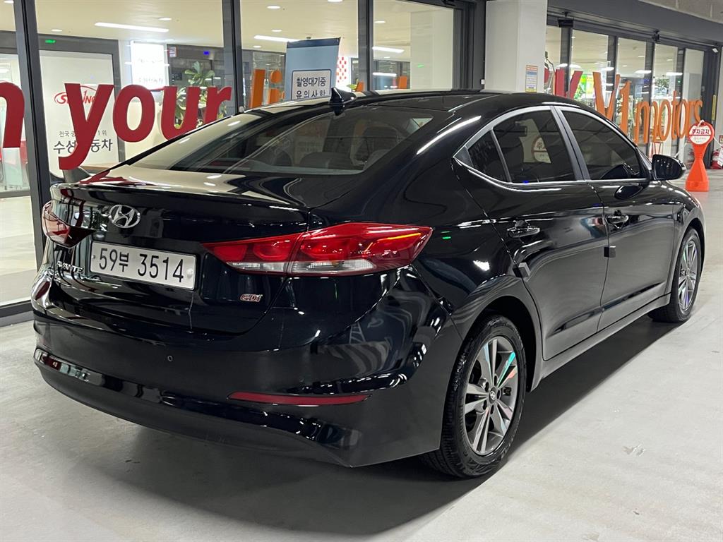 HYUNDAI Avante - Vista 4
