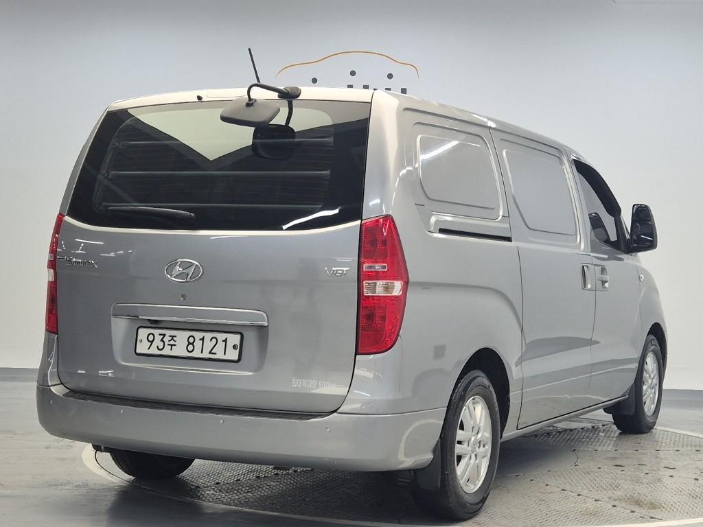 HYUNDAI Starex - Vista 3