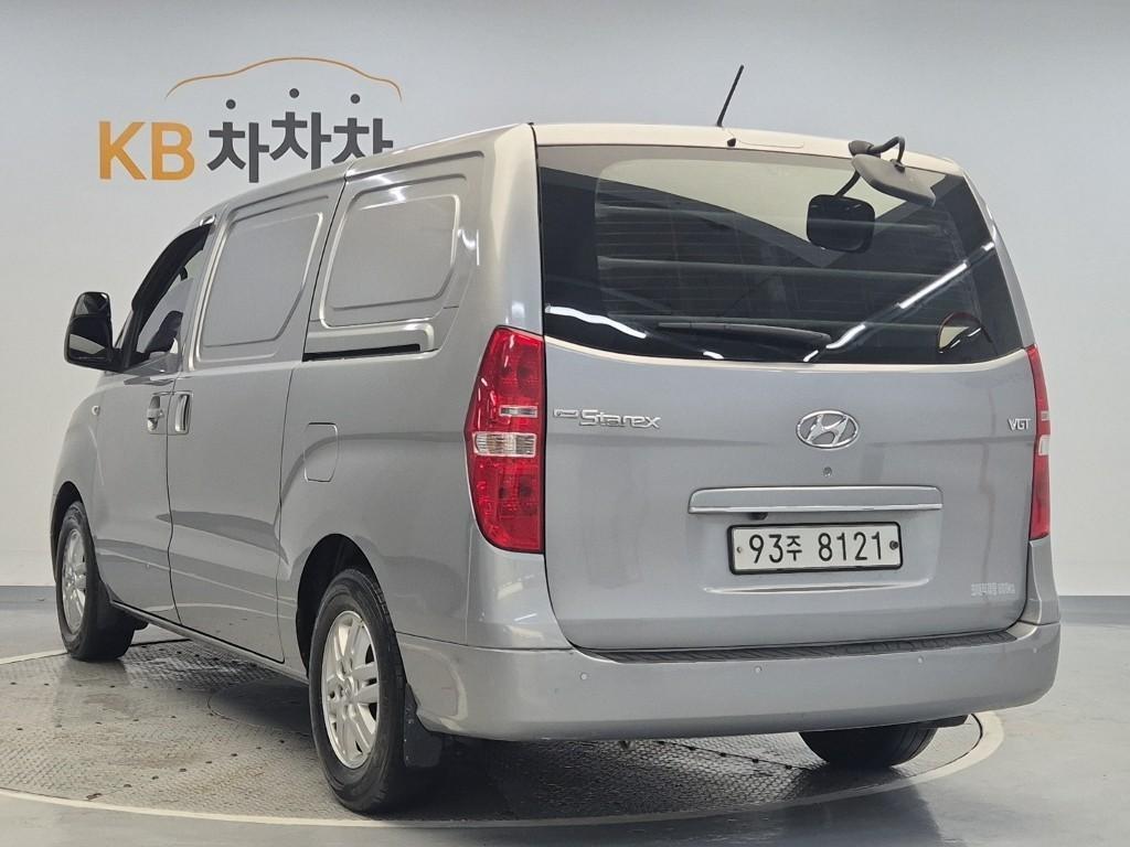 HYUNDAI Starex - Vista 2