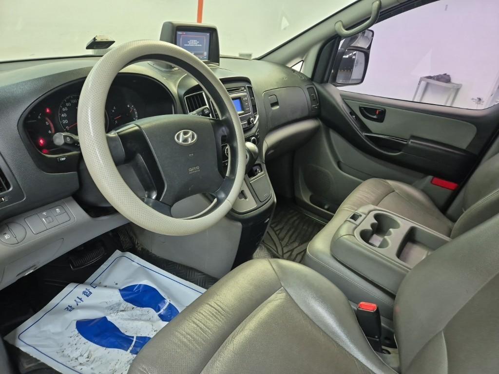 HYUNDAI Starex - Vista 7