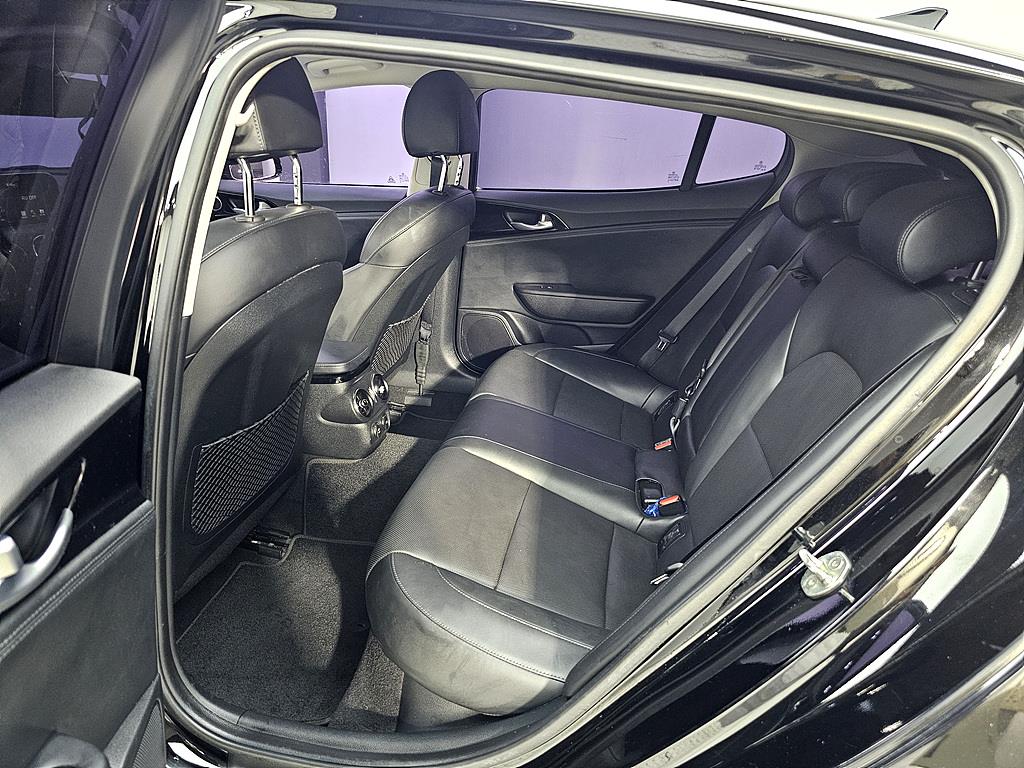 KIA Stinger - Vista 9