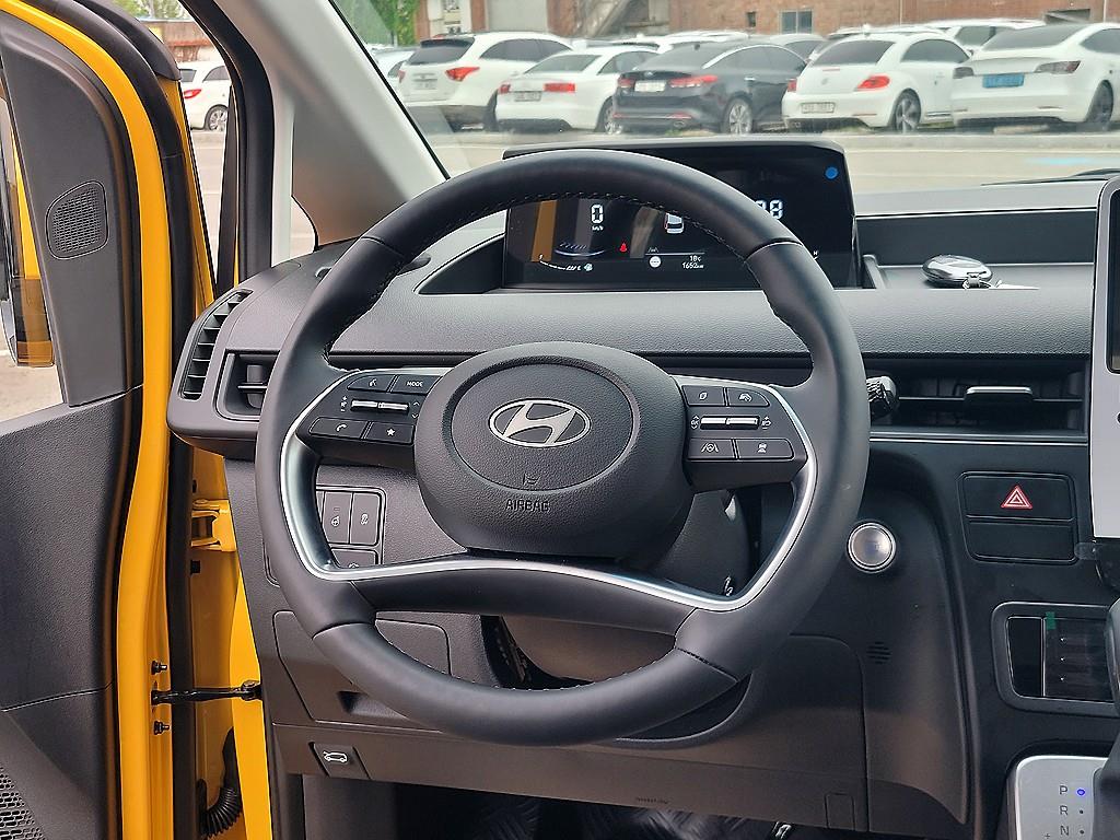 HYUNDAI Staria - Vista 8